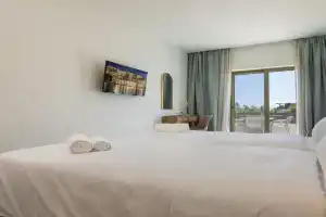 Golden sea suites, Georgioupolis