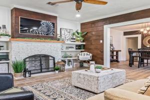 Curated Cottage. minutes from Silos, zoo, Baylor, Waco