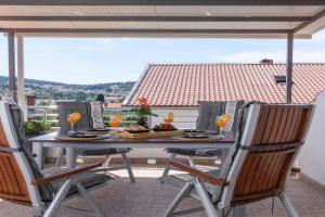 Apartman Lorena - with sea view near Old Town, Trogir