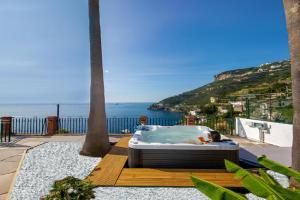 Luxury Seaview Villa with Jacuzzi, Sauna, Gym & Parking in Amalfi Coast - Villa Dorotea, Minori