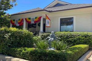 Upscale Downtown Home Walk to Beach shops Bars 2 Guest house, Santa Barbara