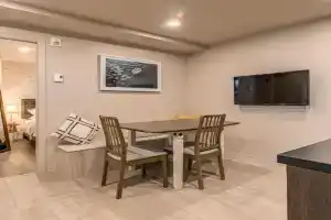 North House - Two bedroom Escape in the Heart of Old Quebec, Levis