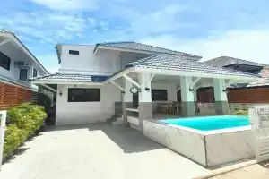 Merry house บ้านพักริมหาดบางแสน, Bang Saen