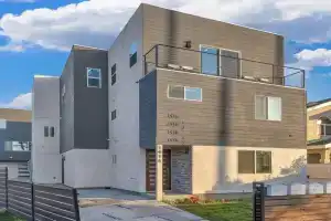 Modern 3BR Home in Mid-City Guest house, Los Angeles