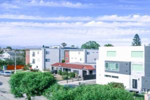 Lucky Charm 4 Bedroom Mid-City Apartment, Los Angeles