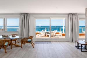 Ático con garaje en 1º línea de playa Apartments, Almeria