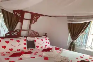 White Jaguar House, Bwejuu
