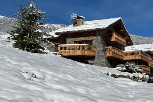 Le Cheval Blanc Luxe, skis aux pieds, jacuzzi, hammam, salle de cinéma Guest house, Meribel