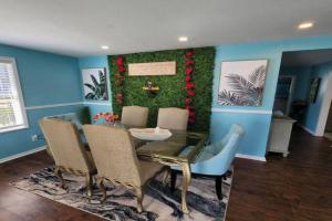 18Th Street - Seawall Close to Attractions! Remodeled! Guest house, Galveston