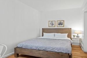 Oakland/University @B Quiet & Stylish Private Bedroom with Shared Bathroom, Pittsburgh