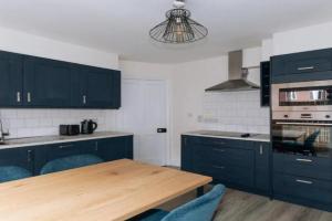 Centrally Located & Spacious 4BD House- St Kevin's, Dublin