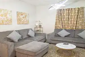 Contemporary Urban Home Guest house, Niagara Falls