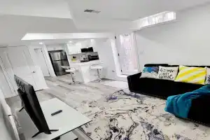 Feel Like Home/ Bs Apartments, Mississauga