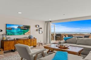 15 Feet to the Water - Luxury Oceanfront Home Guest house, Oceanside