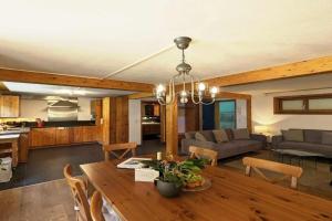 N-Orgon - Sleeps 4, tranquil location. Apartments, Zermatt