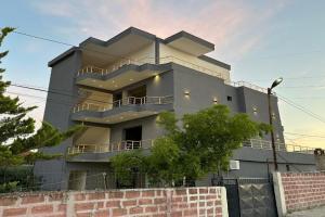 Mico's Apartments, Vlore