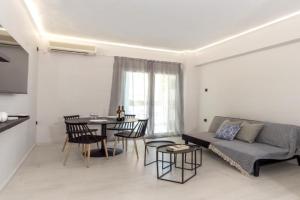 V.L.A Apartments by the sea, Vari
