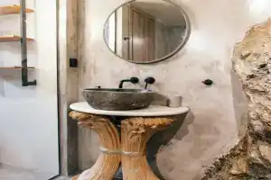 Jano's House, Plomarion