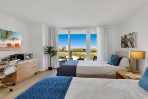 Infinite Views Amazing Pool Gym Guest house, Hollywood