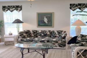 Coastal condo with pool, lanai, washer/dryer, & elevator Guest house, Saint Augustine Beach