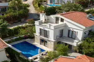 Havuzu, plajı, bahçesi ve olağanüstü manzarasıyla… Villa, Kalkan