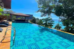 Aoyon Beach, a 5-bedroom Thai-style villa with stunning sea views, 50 meters direct beach access, free maid, Panwa