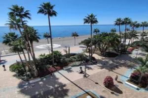 1st line of the beach, La Rada Beach! AC,Wifi,Terrace, Private Parking Apartments, Estepona
