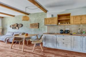 Komody Apartments, Delphi