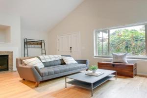1 Mi to Dtwn Stylish Home with Patio Guest house, Denver