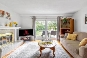 Glengarry Haus Spacious 2BR Home Away From Home Guest house, Mississauga
