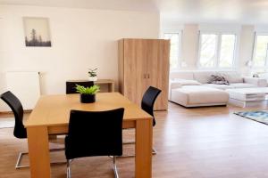 Cozy Apartment in with balcony, Offenbach