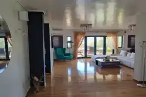 John's modern apartments, Artemida