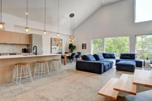 Luxury Penthouse 3BR 2BR Downtown Private Roof Terrace presented by TripMontreal, Montreal