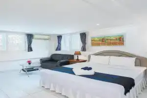 Bevans Place Hotel, Karon