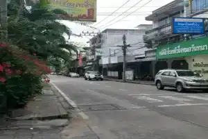 บ้านโนรีแมนชั่น Apartments, Sri Racha