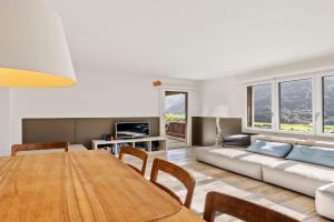 Sunny Design Chalet in with spectacular view on Mount Titlis, Engelberg