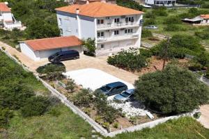 Coastal Charm: Apartmani Pazanin, Vinisce
