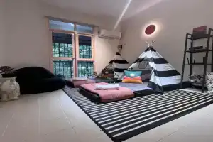 EE's Sunset House - Homestay 3 min walk to beach, Batu Ferringhi