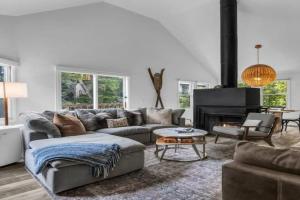 Bright Downtown 2BR Walk to Ski Lift Guest house, Park City