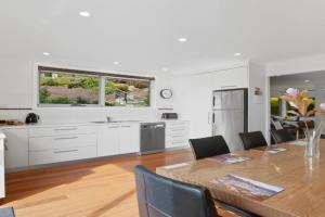 Large house close to the city tranquil setting, Hobart