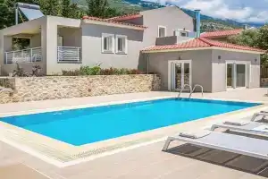 Villa Briseis, Lourdhata