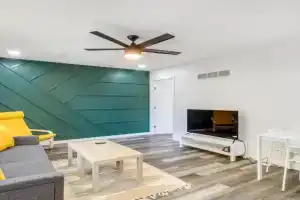 Pet-Friendly Condo with Pool Access! Apartments, Overland Park