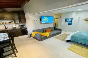 Orange You Glad you came Apartments, Miami