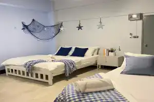 Triple J hotel, Trang
