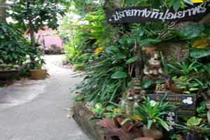 บ้านปุณยาพร โฮมสเตย์ Apartments, xamphwa