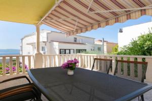 Apartment Jele, Tice
