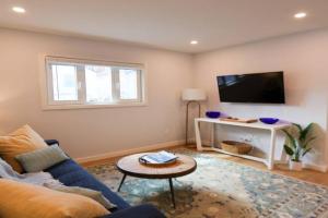 Modern 2 bed,2 bath Gem MIT Central Apartments, Boston