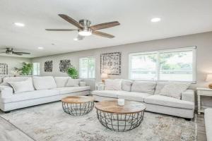 Fun City Haven Spacious Retreat in Apartments, Fresno