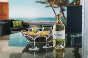 Zima Two Seaside Apartments, Zygi