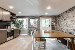 North House - Beautiful Vieux 2 Bedroom Apt, Levis